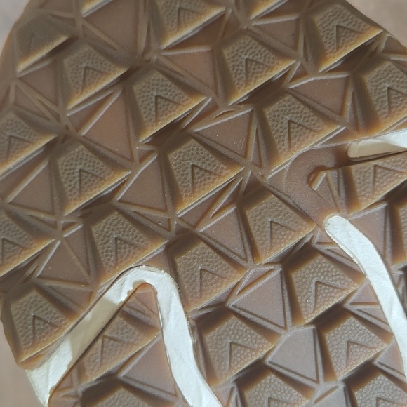 New Balance Cream/Coral Nitrel Trail/Running Sneakers - Picture 11 of 11